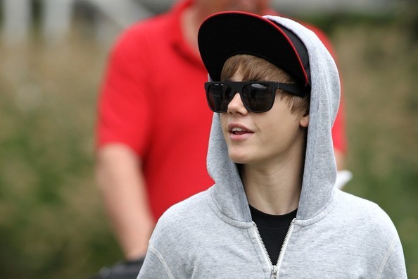 Justin+Bieber+Justin+Bieber+Arrives+Vancouver+ZLUZXyXx66Pl