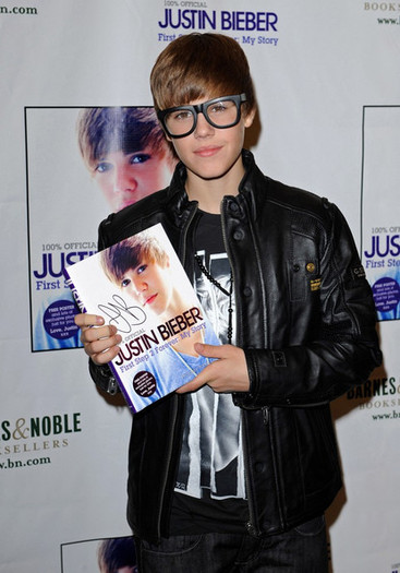 Justin+Bieber+Justin+Bieber+Barnes+Noble+5_N0KvpRoGMl