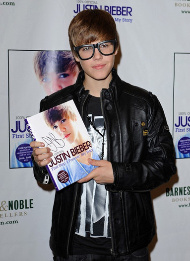 Justin+Bieber+Justin+Bieber+Barnes+Noble+kiJOor3XwHyl - Justin Bieber 0