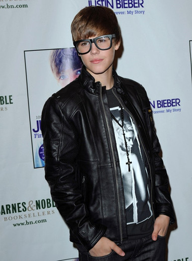 Justin+Bieber+Justin+Bieber+Barnes+Noble+IPr2uxAlaDXl - Justin Bieber 0