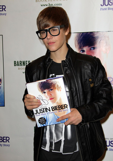 Justin+Bieber+Justin+Bieber+Halloween+Appearance+pMkO6GgDYhEl - Justin Bieber 0