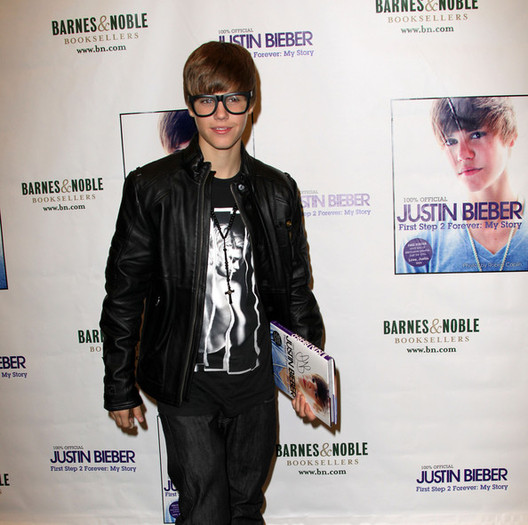 Justin+Bieber+Justin+Bieber+Halloween+Appearance+s8587UzNVzLl - Justin Bieber 0