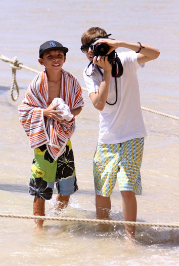Justin+Bieber+Justin+Bieber+Hawaii+MAMvLxXuMNEl - Justin Bieber 0