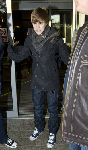 Justin+Bieber+Justin+Bieber+Heathrow+6tsrf5LyBBOl