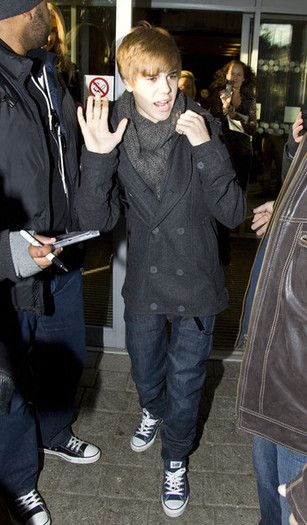 Justin+Bieber+Justin+Bieber+Heathrow+lS2jaX5utq2l - Justin Bieber 0