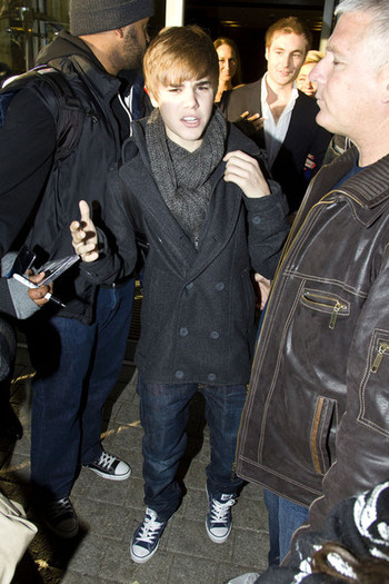 Justin+Bieber+Justin+Bieber+Heathrow+mrEeM9utjgsl - Justin Bieber 0