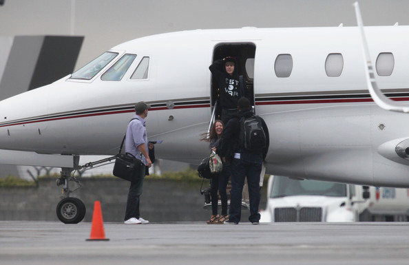 Justin+Bieber+Justin+Bieber+Parents+Arriving+rIBu7tfqWWjl - Justin Bieber 0