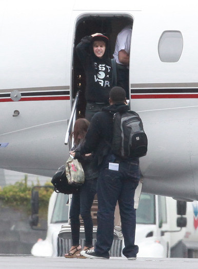 Justin+Bieber+Justin+Bieber+Parents+Arriving+t10sIEXPEp9l - Justin Bieber 0