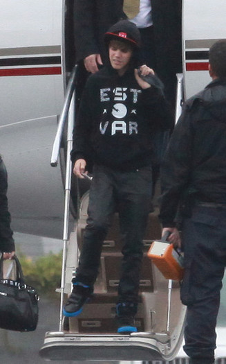 Justin+Bieber+Justin+Bieber+Parents+Arriving+5DjAZ1gqZvfl - Justin Bieber 0