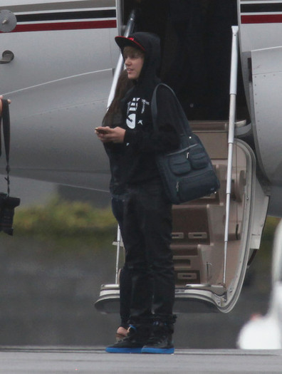 Justin+Bieber+Justin+Bieber+Parents+Arriving+6qLbz8ojrWFl - Justin Bieber 0