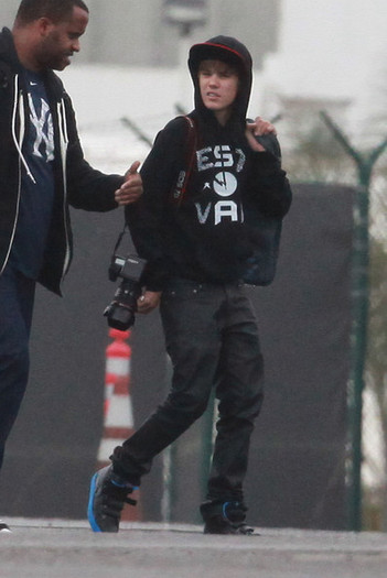 Justin+Bieber+Justin+Bieber+Parents+Arriving+9CvyV3zaK_wl - Justin Bieber 0