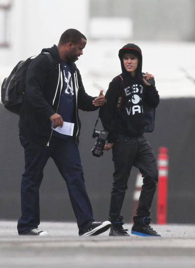 Justin+Bieber+Justin+Bieber+Parents+Arriving+b6PCTPrTlUnl - Justin Bieber 0