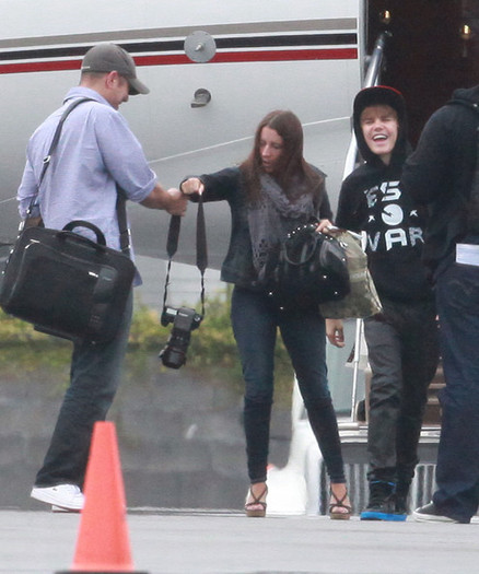 Justin+Bieber+Justin+Bieber+Parents+Arriving+kXqCcbuL5TDl - Justin Bieber 0