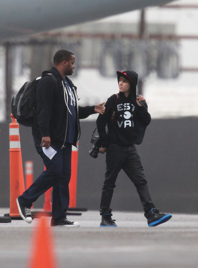 Justin+Bieber+Justin+Bieber+Parents+Arriving+l1Hz7lmivhpl - Justin Bieber 0