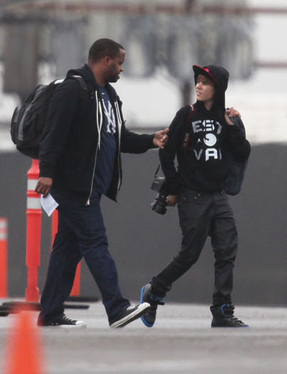Justin+Bieber+Justin+Bieber+Parents+Arriving+N2t1rWVv6PSl - Justin Bieber 0