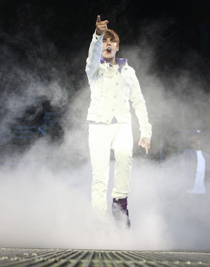 Justin+Bieber+Justin+Bieber+Performing+Concert+79iKh3G4BA8l - Justin Bieber 0