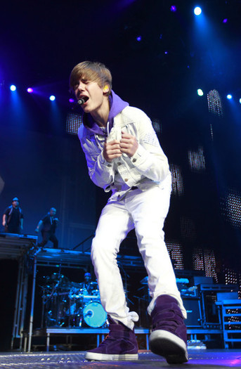 Justin+Bieber+Justin+Bieber+Performing+Concert+bVMqN3PfUSJl - Justin Bieber 0