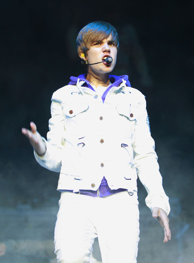 Justin+Bieber+Justin+Bieber+Performing+Concert+hljKLKQl6rOl - Justin Bieber 0