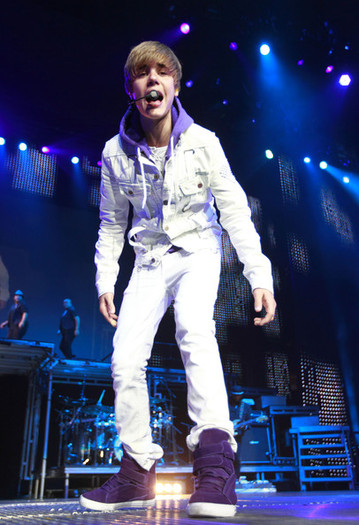 Justin+Bieber+Justin+Bieber+Performing+Concert+IFU9HNpOFIhl - Justin Bieber 0