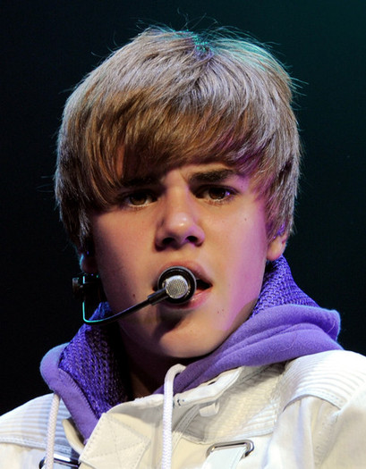 Justin+Bieber+Justin+Bieber+Performs+Staples+CpGgMTeowbhl