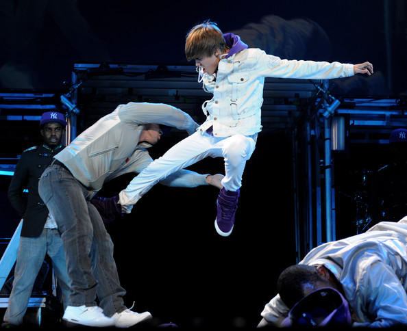 Justin+Bieber+Justin+Bieber+Performs+Staples+dhUQmqwC37Dl