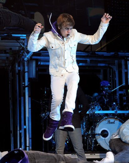 Justin+Bieber+Justin+Bieber+Performs+Staples+DnZK77MwwZAl