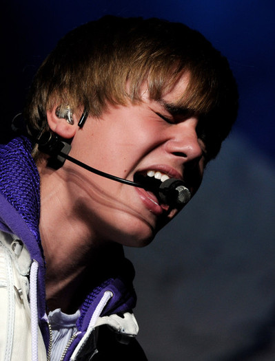 Justin+Bieber+Justin+Bieber+Performs+Staples+Dy48GyYsHMbl