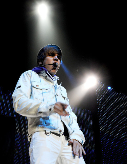 Justin+Bieber+Justin+Bieber+Performs+Staples+EJxaUBMe8Qol