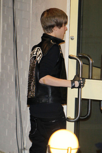 Justin+Bieber+Justin+Bieber+X+Factor+Studios+-iuZ1U_ZDxBl - Justin Bieber 0