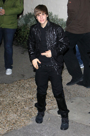 Justin+Bieber+Justin+Bieber+X+Factor+Studios+q4-dvI2VgoBl - Justin Bieber 0