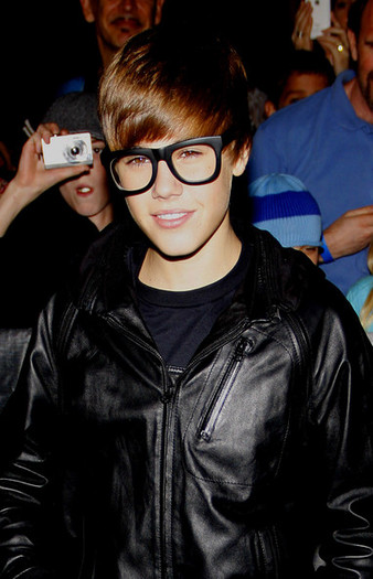 Justin+Bieber+Mary+Lynn+Rajskub+LA+Premiere+408B01yERiVl - Justin Bieber 0