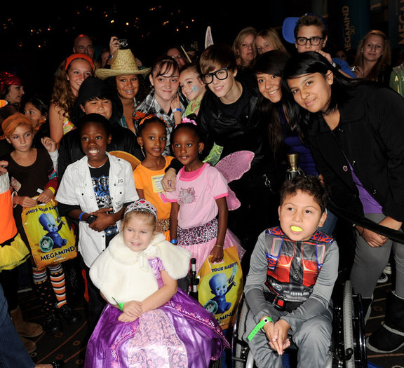 Justin+Bieber+Premiere+DreamWorks+Animation+8_CLua5UDNml - Justin Bieber 0