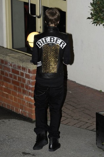 Justin+Bieber+Simon+Cowell+Arrives+Fountain+AmsB-M7fgYTl