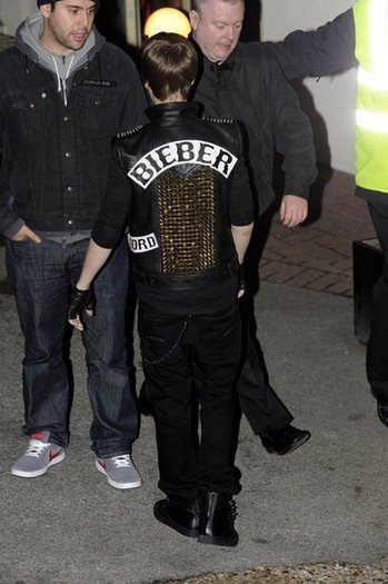 Justin+Bieber+Simon+Cowell+Arrives+Fountain+CFoq_SMtvPRl