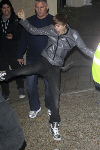 Justin+Bieber+X+Factor+Judges+Contestants+6OdwpAFcdW3l - Justin Bieber 0