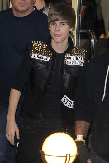 Justin+Bieber+X+Factor+Judges+Contestants+8n93XQSSrr0l - Justin Bieber 0