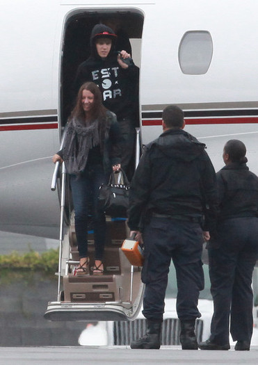 Justin+Bieber+Justin+Bieber+Parents+Arriving+Z1oqYQj4Xptl