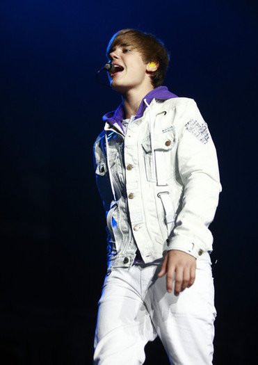 Justin+Bieber+Justin+Bieber+Performing+Concert+3djfA59GzHgl - Justin Bieber 000