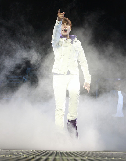 Justin+Bieber+Justin+Bieber+Performing+Concert+79iKh3G4BA8l - Justin Bieber 000