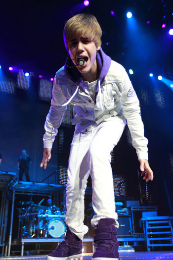 Justin+Bieber+Justin+Bieber+Performing+Concert+OEmldHy1rqjl - Justin Bieber 000