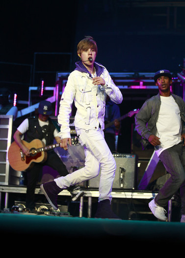 Justin+Bieber+Justin+Bieber+Performing+Concert+WG0GIe9_21xl