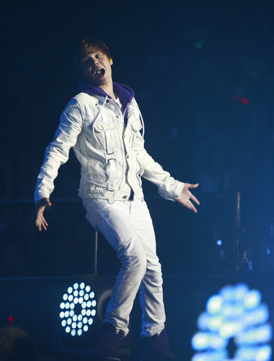 Justin+Bieber+Justin+Bieber+Performing+Concert+ZCaGAbU4Zzfl