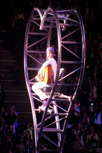 Justin+Bieber+Justin+Bieber+Performs+Izod+MHKMy3hVNFUl - Justin Bieber 000
