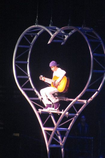 Justin+Bieber+Justin+Bieber+Performs+Izod+Qc551VWOYEOl - Justin Bieber 000