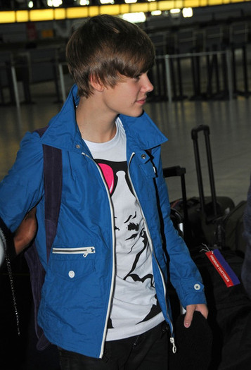 Justin+Bieber+Justin+Bieber+JFK+il1cqWlEqsrl - Justin Bieber 000