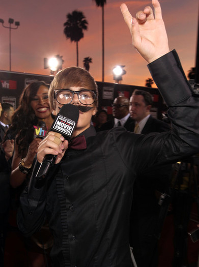 Justin+Bieber+16th+Annual+Critics+Choice+Movie+uRKlmU73PN1l