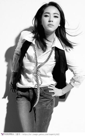 48fc613748e27 - Han Ji Min