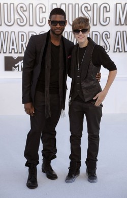 covor-rosu-Usher-si-Justin-Bieber-250x390 - Justin Bieber