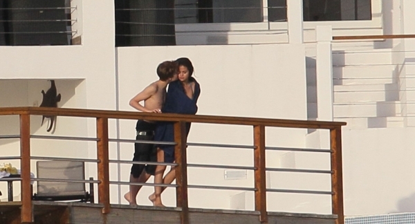 selena justin 2 - Justin Bieber