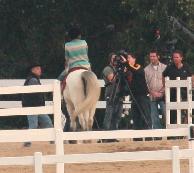 normal_24990_Preppie_-_Miley_Cyrus_riding_a_horse_in_Malibu_-_Feb__1_2010_5225_122_460lo - Filming Scenes For Hannah mOntana Forever In Mailbu